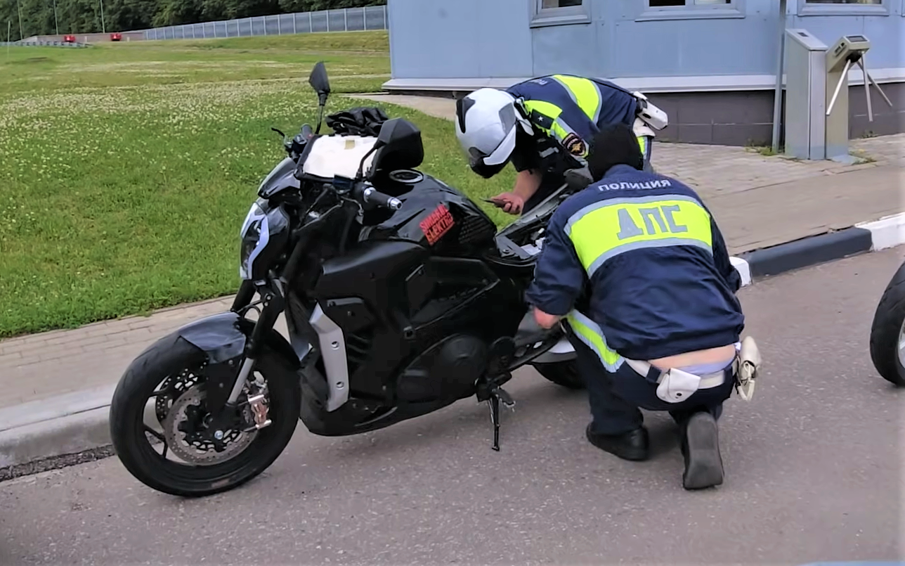 Нужны ли права?